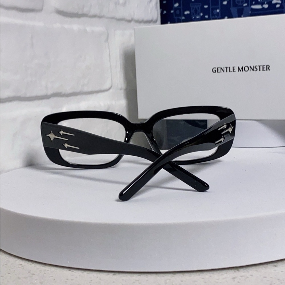 Gentle Monster Black Rectangular Glasses - image 9